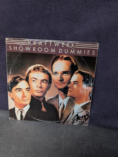 Kraftwerk showroom dummies - showroom,